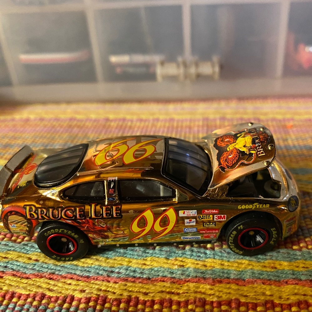 48 Matchbox cars in a hard case Bruce Lee 99 opening hood, few others